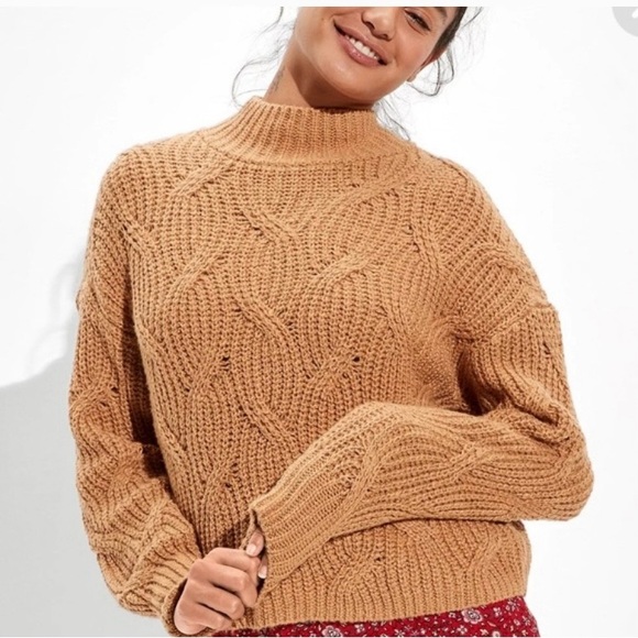 ✨ AE Fall Staple | Camel Cable-Knit Turtleneck ✨ - Picture 4 of 7